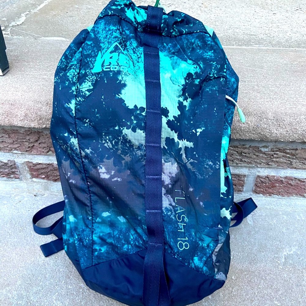 REI Co-op Flash 18 Pack